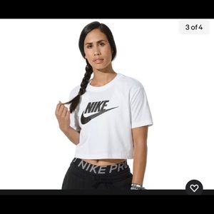 Nike women’s cropped t shirt